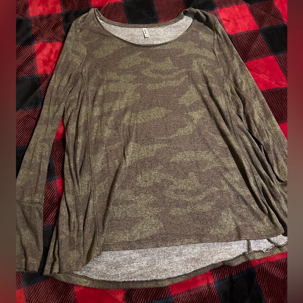 Long sleeve camo top